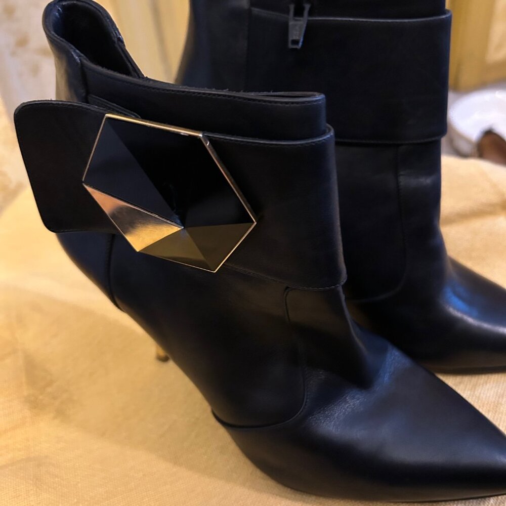 Nicholas Kirkwood Hexagon  Ankle boot in black leather  with a gold tone heel / - Picture 2 of 13